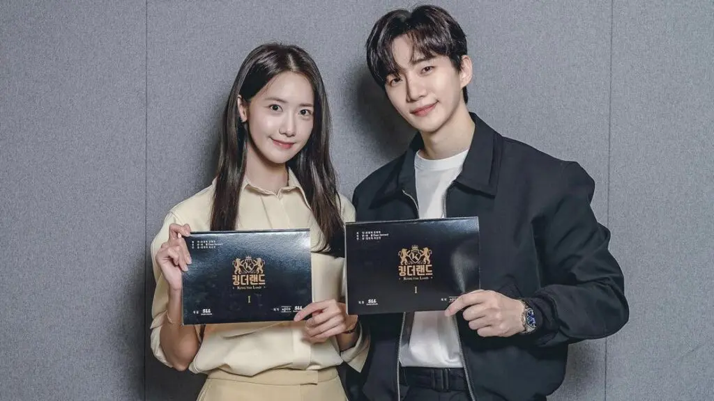 Feed Flow - https://read.feedflow.us/king-the-lander-best-k-drama-series-review-2024/