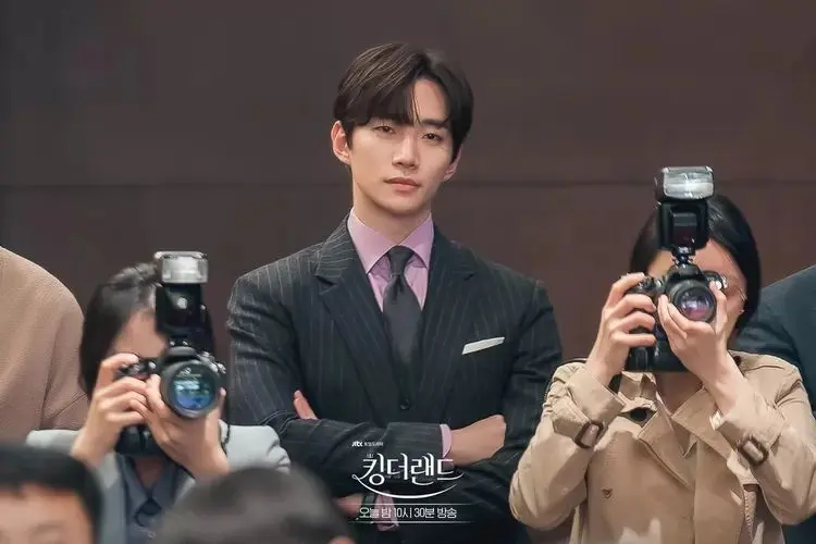 Feed Flow - https://read.feedflow.us/king-the-lander-best-k-drama-series-review-2024/