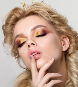 Eyeshadow Makeup Tips: How to Choose the Right Color Palette & Apply It Correctly