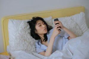 How to Tell the Difference Between Missing Someone and Wanting Them Back