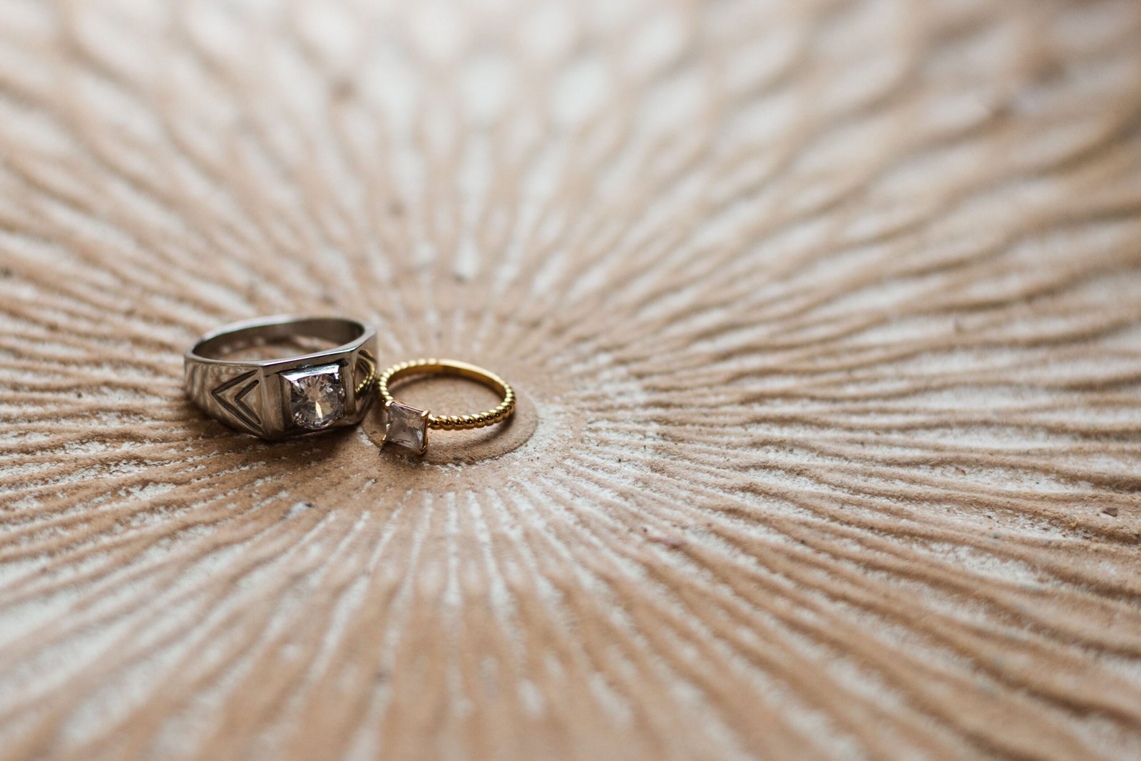 Ecksand Jewelry Review: Is This Montreal Jeweler Worth It? 1 Elegant gold and silver rings close-up
