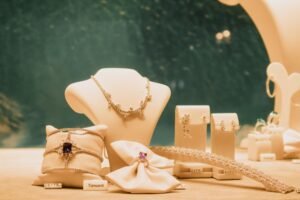 Ultimate Jewelry Guide: Diamonds, Engagement Rings, Gemstones, Care & Buying Tips
