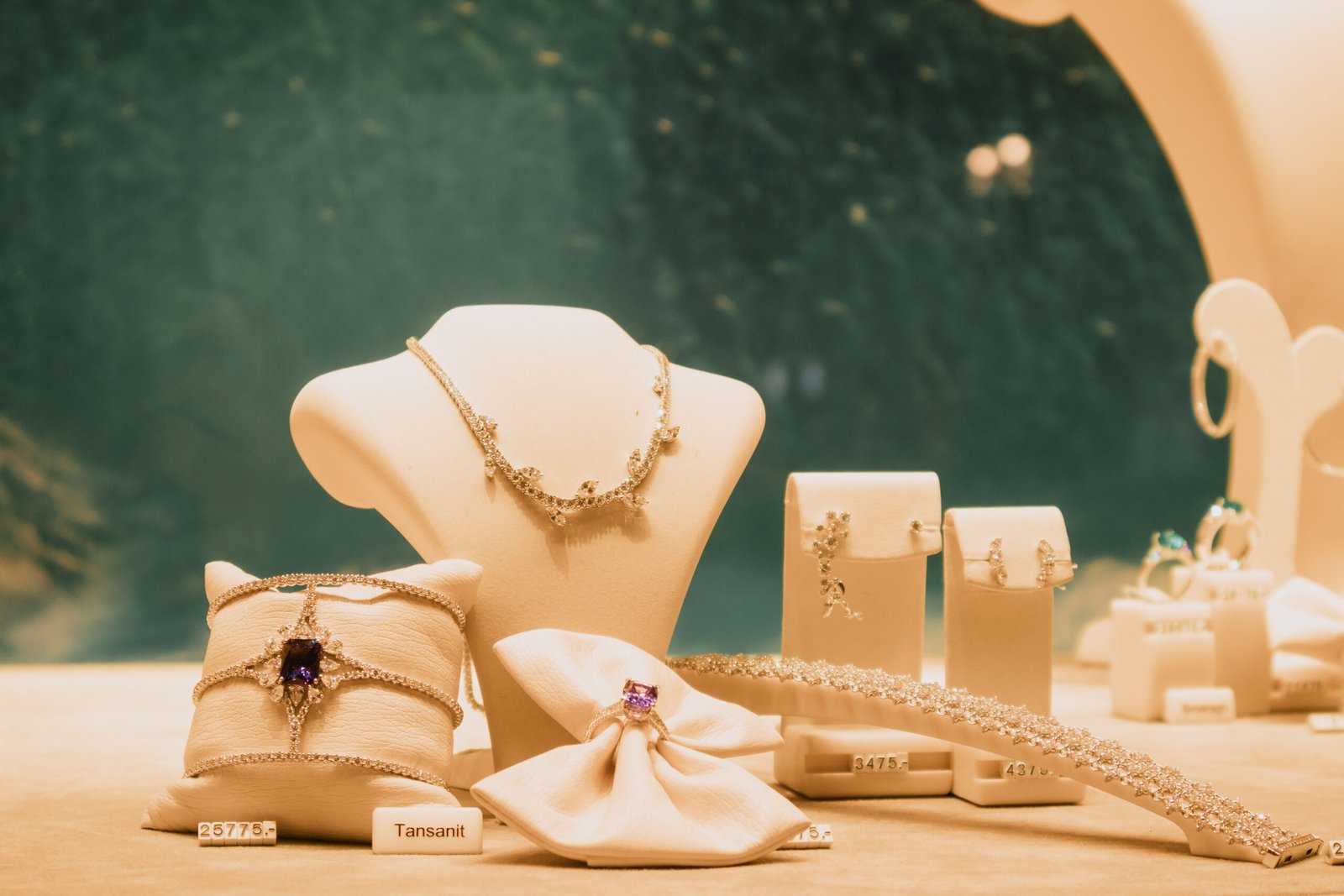 Ultimate Jewelry Guide: Diamonds, Engagement Rings, Gemstones, Care & Buying Tips