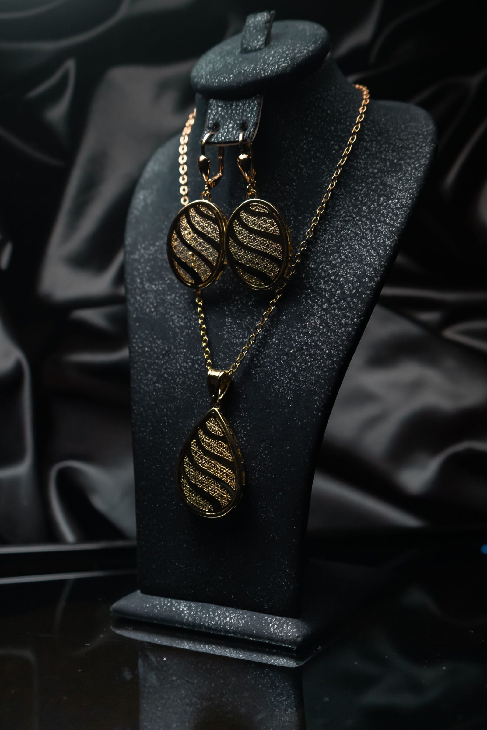 Artisan LA Jewelry Review: Is It Worth the Price?