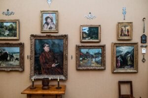 What Is the 57-Inch Rule for Hanging Art? The Exact Formula Explained