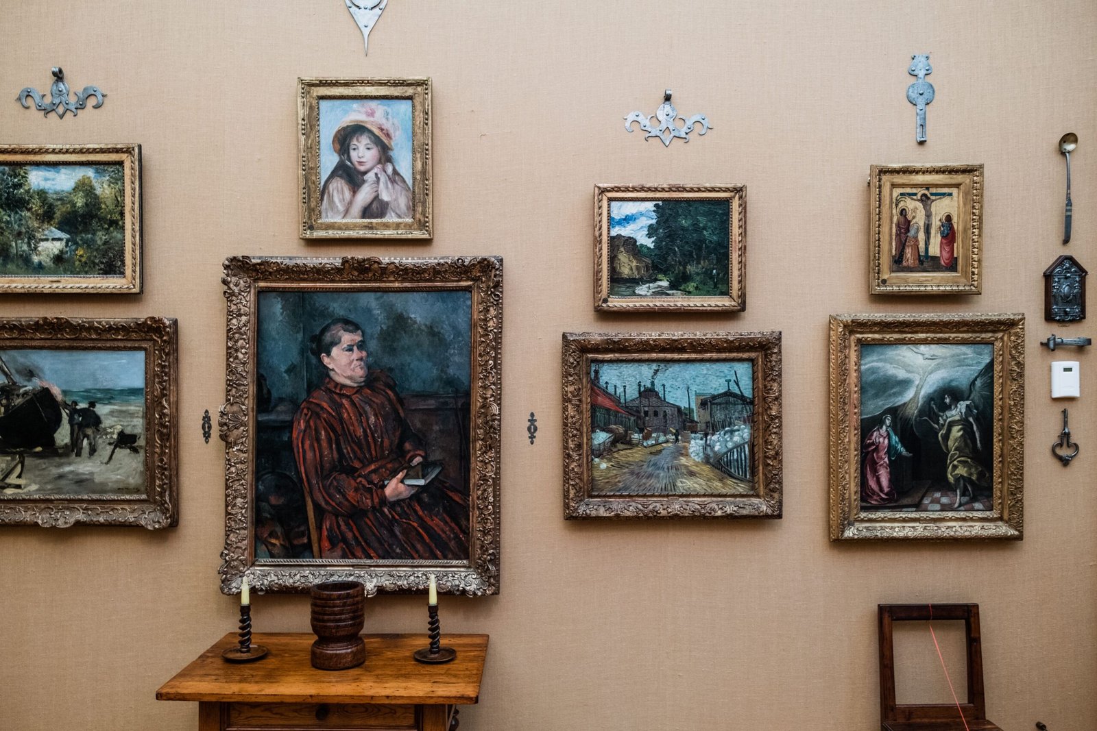 What Is the 57-Inch Rule for Hanging Art? The Exact Formula Explained