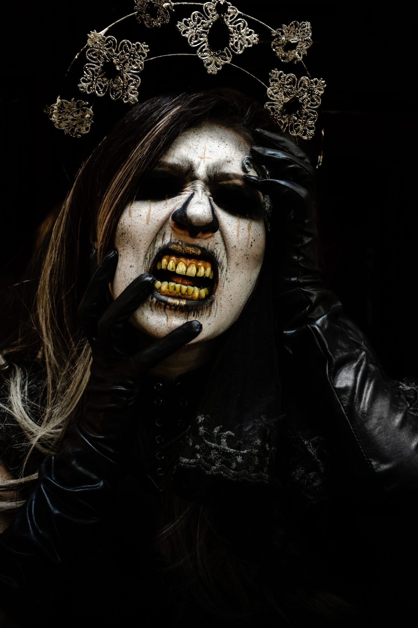 Gothic Halloween beauty and nail inspiration