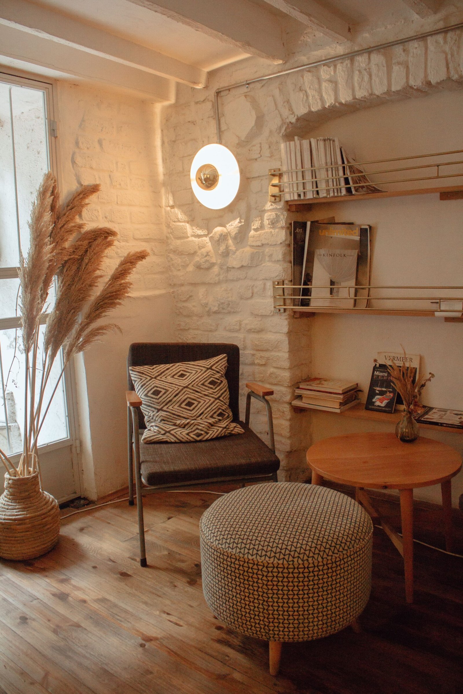 Can You Put a TV Above a Working Fireplace? Heat Risks, Clearance & Mounting Guide