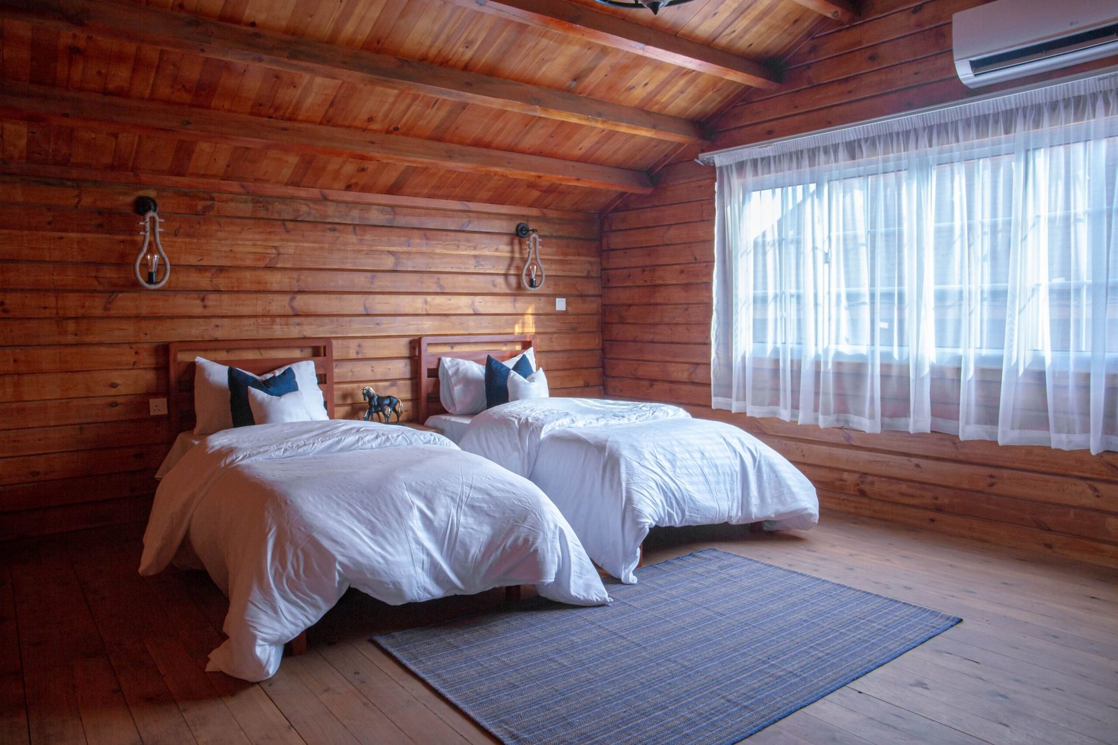 Twin Beds in a Small Room Layout Ideas: 4 Ways to Fit Two Beds