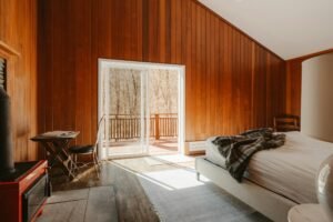 How to Create a Cozy Bedroom Without Making It Look Cluttered