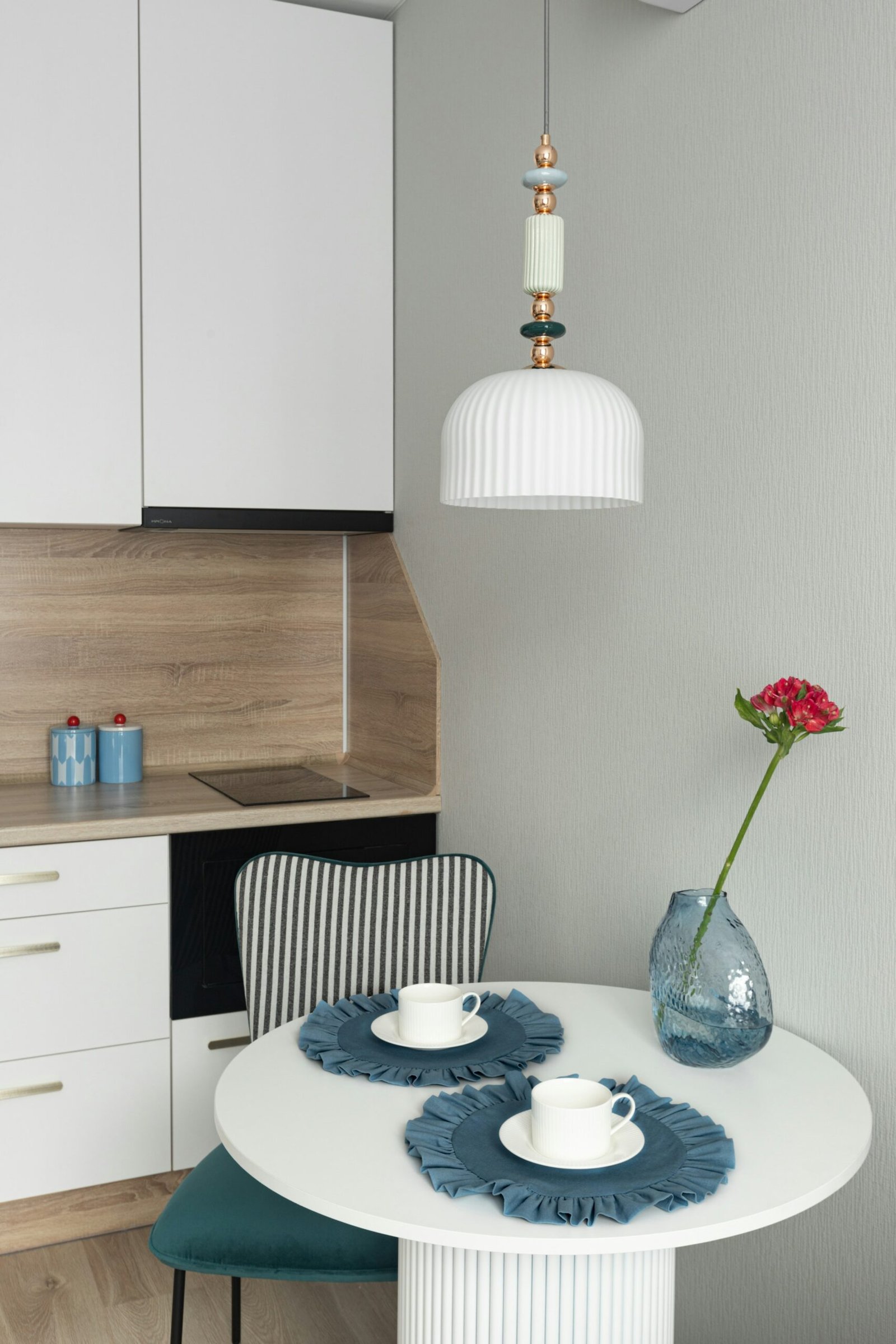 Round vs. Rectangular Dining Table for Small Spaces: The Definitive Guide